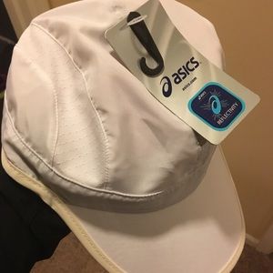 ASICS running hat with reflectivity